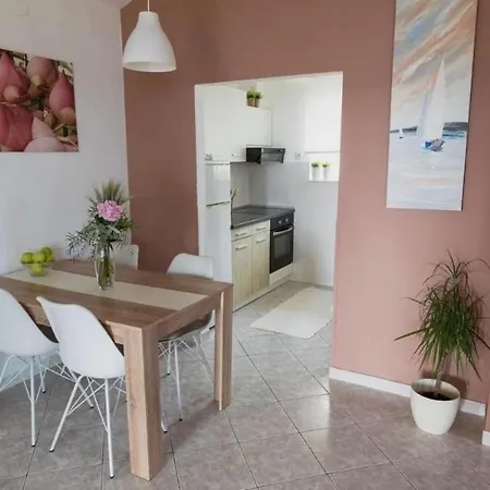 House Of Albina- 10 M Od Mora Feriehus Zadar