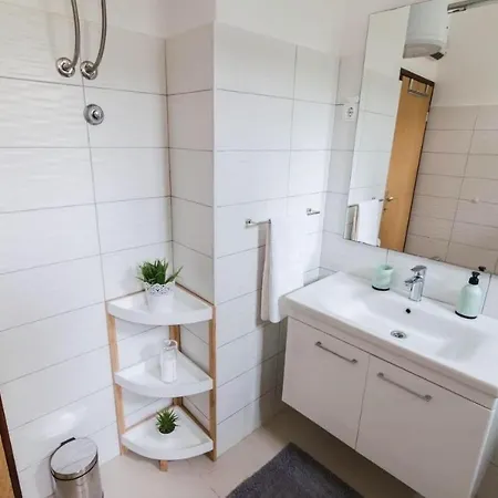House Of Albina- 10 M Od Mora Feriehus