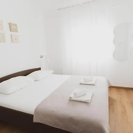 House Of Albina- 10 M Od Mora Ferienhaus