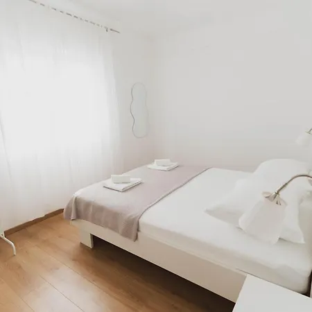 House Of Albina- 10 M Od Mora Ferienhaus Zadar