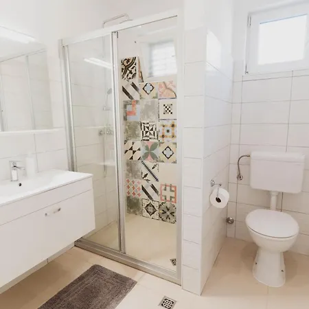 House Of Albina- 10 M Od Mora Ferienhaus *