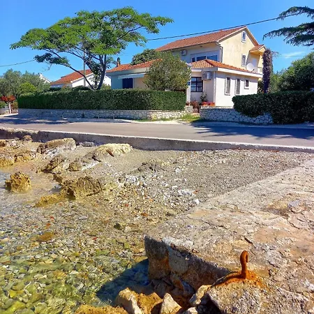 House Of Albina- 10 M Od Mora Ferienhaus *
