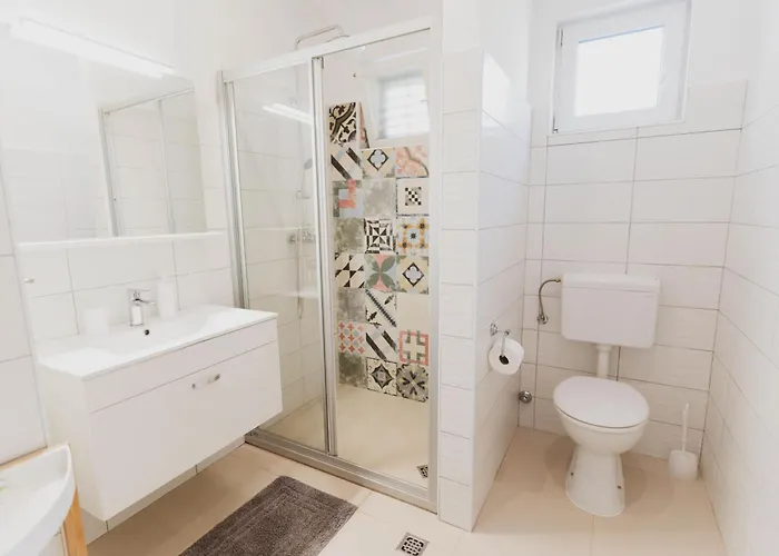House Of Albina- 10 M Od Mora Feriehus *